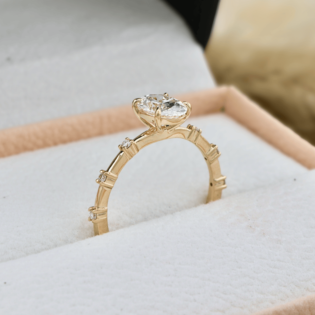 Bague Ovale et diamant 1ct Mathieu Blanchard Bagues Bague sur mesure Fancy | Diamant oval | Mathieu Blanchard Joaillerie Mathieu Blanchard Joaillerie