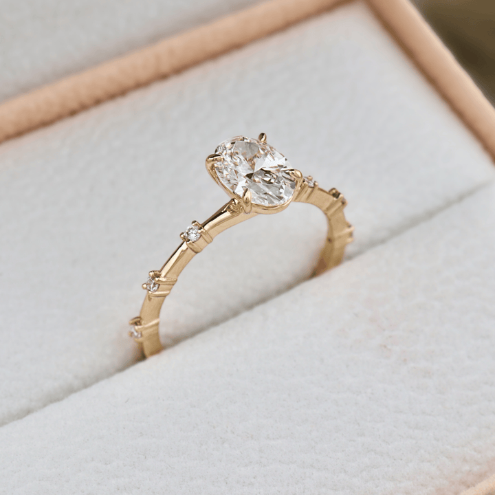 Bague Ovale et diamant 1ct Mathieu Blanchard Bagues Bague sur mesure Fancy | Diamant oval | Mathieu Blanchard Joaillerie Mathieu Blanchard Joaillerie