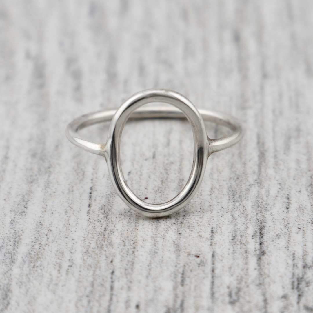 Audrey Seyer Bague Ovale minimaliste en argent sterling