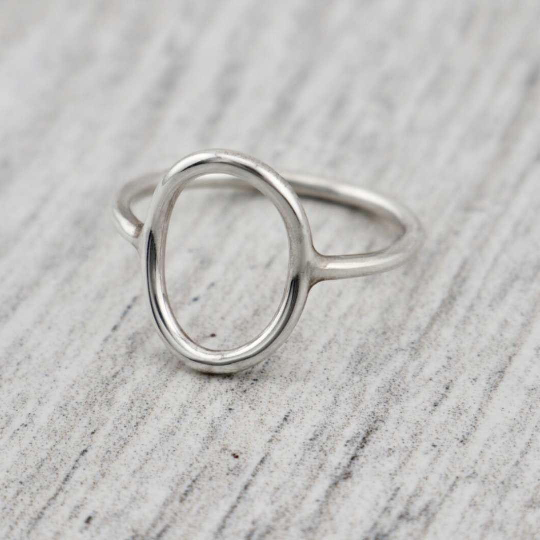 Audrey Seyer Bague Ovale minimaliste en argent sterling