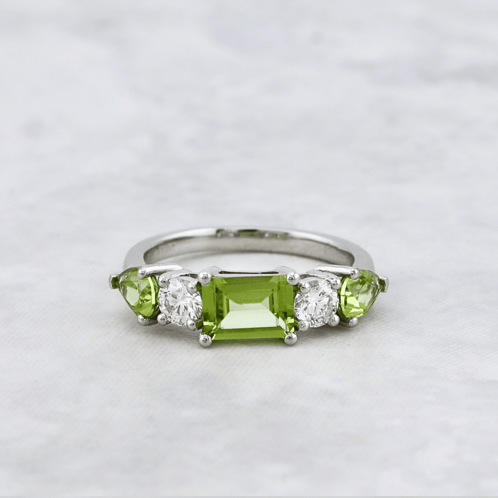 Bague, péridots et diamants Mathieu Blanchard Bague sur mesure avec péridots et diamants | Mathieu Blanchard Mathieu Blanchard Joaillerie