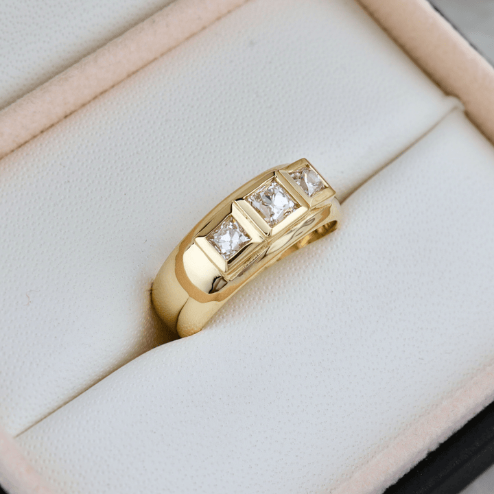 Bague Princesse et diamants Mathieu Blanchard Bagues Bague sur mesure - Diamants Princesse en or 18K | Mathieu Blanchard Mathieu Blanchard Joaillerie