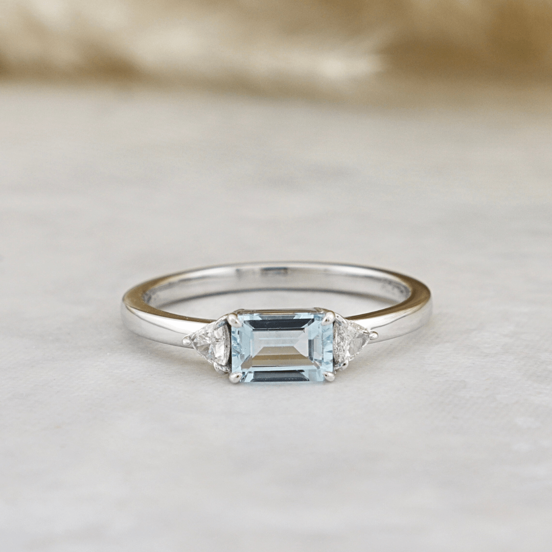 Bague Prisme, aigue marine et diamants Mathieu Blanchard Bagues Bague Prisme en or avec aigue-marine taille émeraude et diamants Trillion | Mathieu Blanchard Mathieu Blanchard Joaillerie
