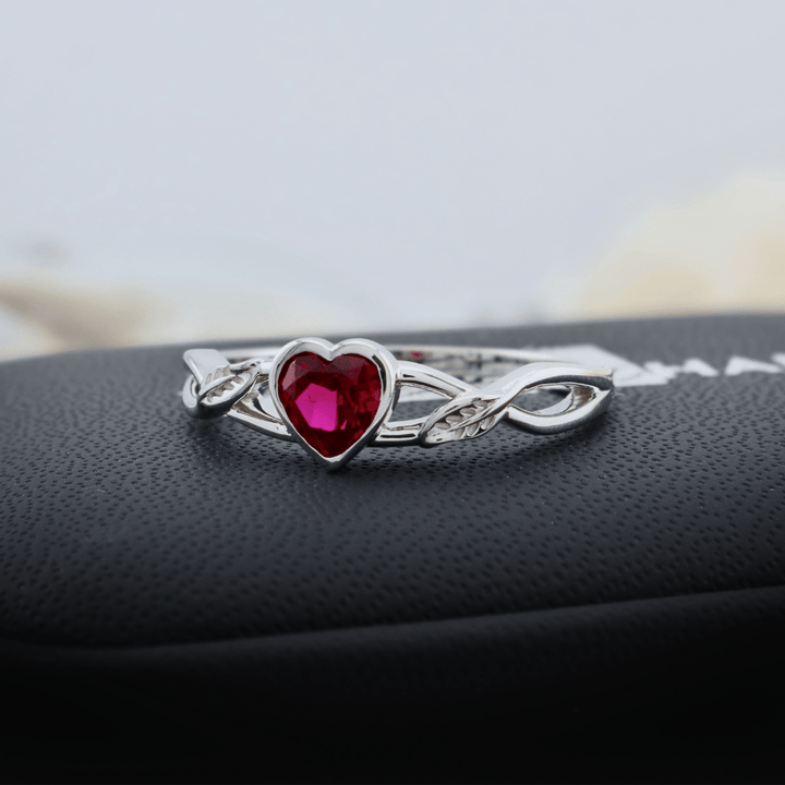 Bague Rubis Cœur Mathieu Blanchard Bagues Bague cœur rubis – Joaillerie sur mesure artisanale | Mathieu Blanchard Mathieu Blanchard Joaillerie