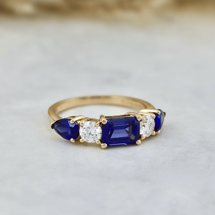 Bague, saphirs et diamants Mathieu Blanchard Bague saphir taille émeraude &amp; diamants | Mathieu Blanchard Joaillerie Mathieu Blanchard Joaillerie