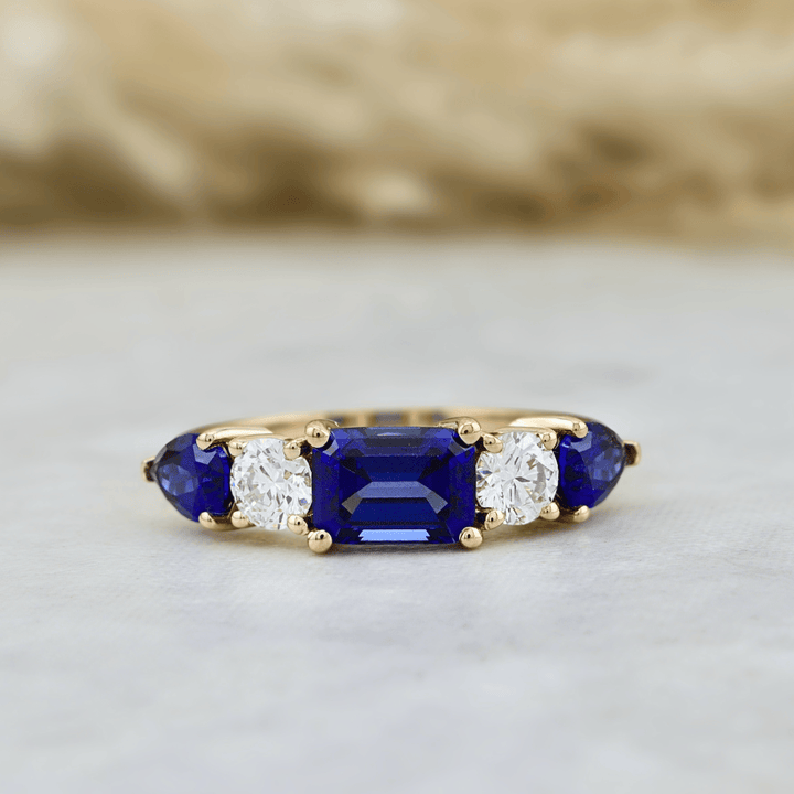 Bague, saphirs et diamants Mathieu Blanchard Bague saphir taille émeraude &amp; diamants | Mathieu Blanchard Joaillerie Mathieu Blanchard Joaillerie