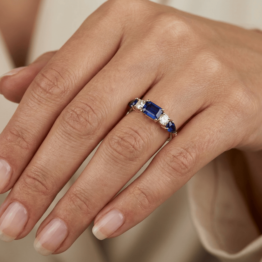 Bague, saphirs et diamants Mathieu Blanchard Bague saphir taille émeraude & diamants | Mathieu Blanchard Joaillerie Mathieu Blanchard Joaillerie