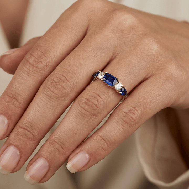 Bague, saphirs et diamants Mathieu Blanchard Bague saphir taille émeraude &amp; diamants | Mathieu Blanchard Joaillerie Mathieu Blanchard Joaillerie