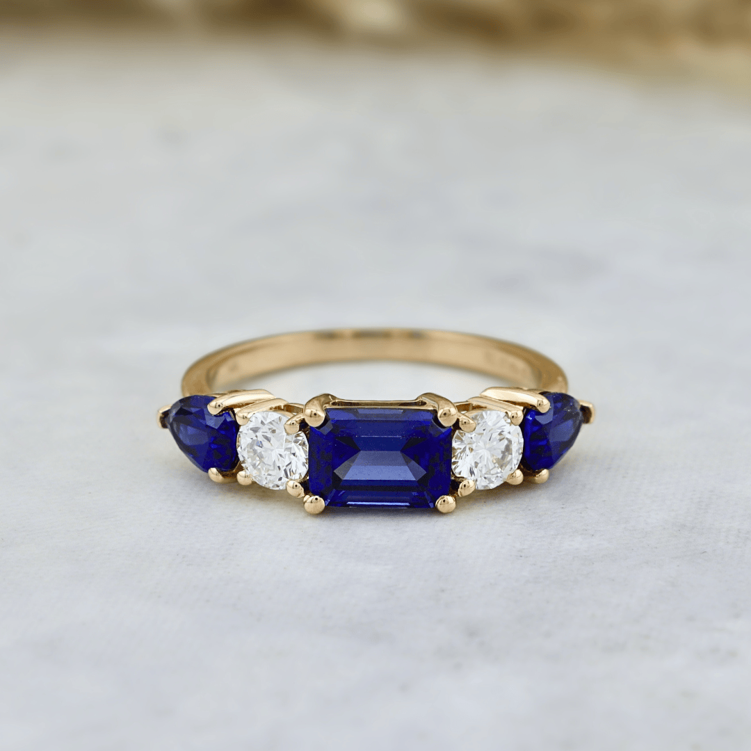 Bague, saphirs et diamants Mathieu Blanchard Bague saphir taille émeraude & diamants | Mathieu Blanchard Joaillerie Mathieu Blanchard Joaillerie