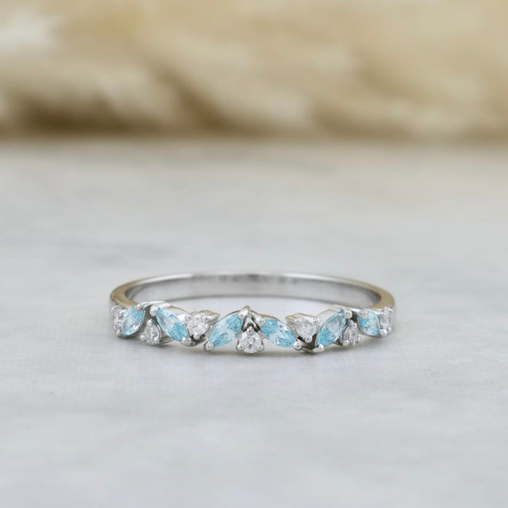 Mathieu Blanchard Bagues Bague semi-éternité Marquise diamants et Topaze bleue