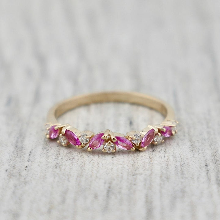 Mathieu Blanchard Bagues Bague semi-éternité Marquise en or 14K, moissanites et saphirs