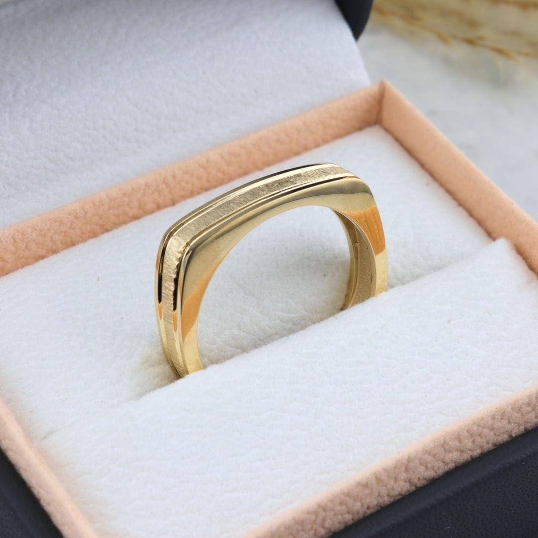 Bague Signet texturé Mathieu Blanchard Bagues Jonc Signet 6 mm Or Solide sur Mesure | Mathieu Blanchard Mathieu Blanchard Joaillerie