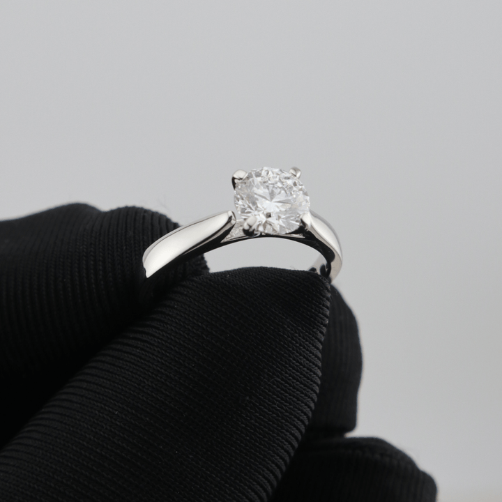 Bague solitaire Classique et diamant 1,05 ct en platine Mathieu Blanchard Bagues Bague de fiançailles Solitaire en platine et diamant 1,05ct | Mathieu Blanchard Mathieu Blanchard Joaillerie