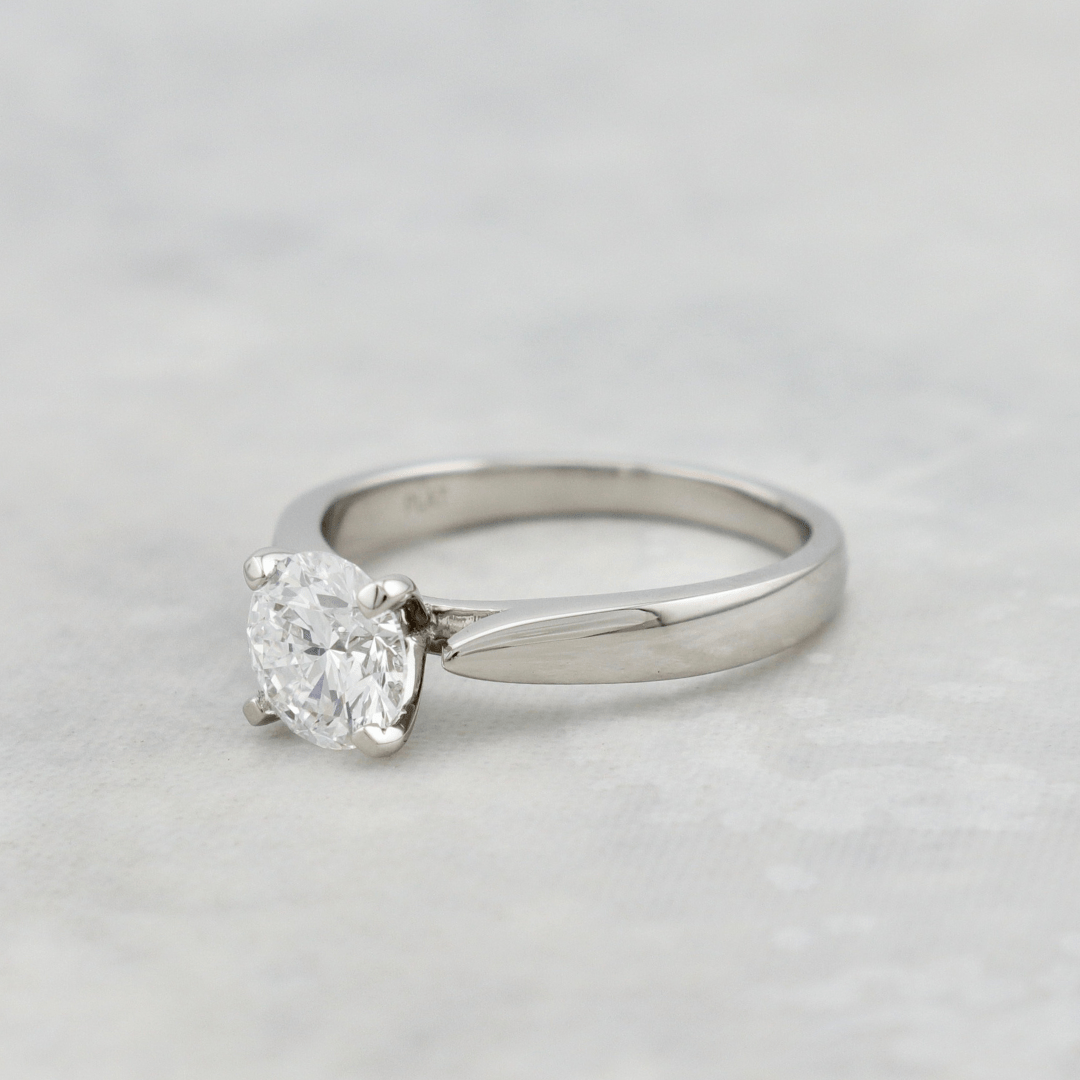 Bague solitaire Classique et diamant 1,05 ct en platine Mathieu Blanchard Bagues Bague de fiançailles Solitaire en platine et diamant 1,05ct | Mathieu Blanchard Mathieu Blanchard Joaillerie