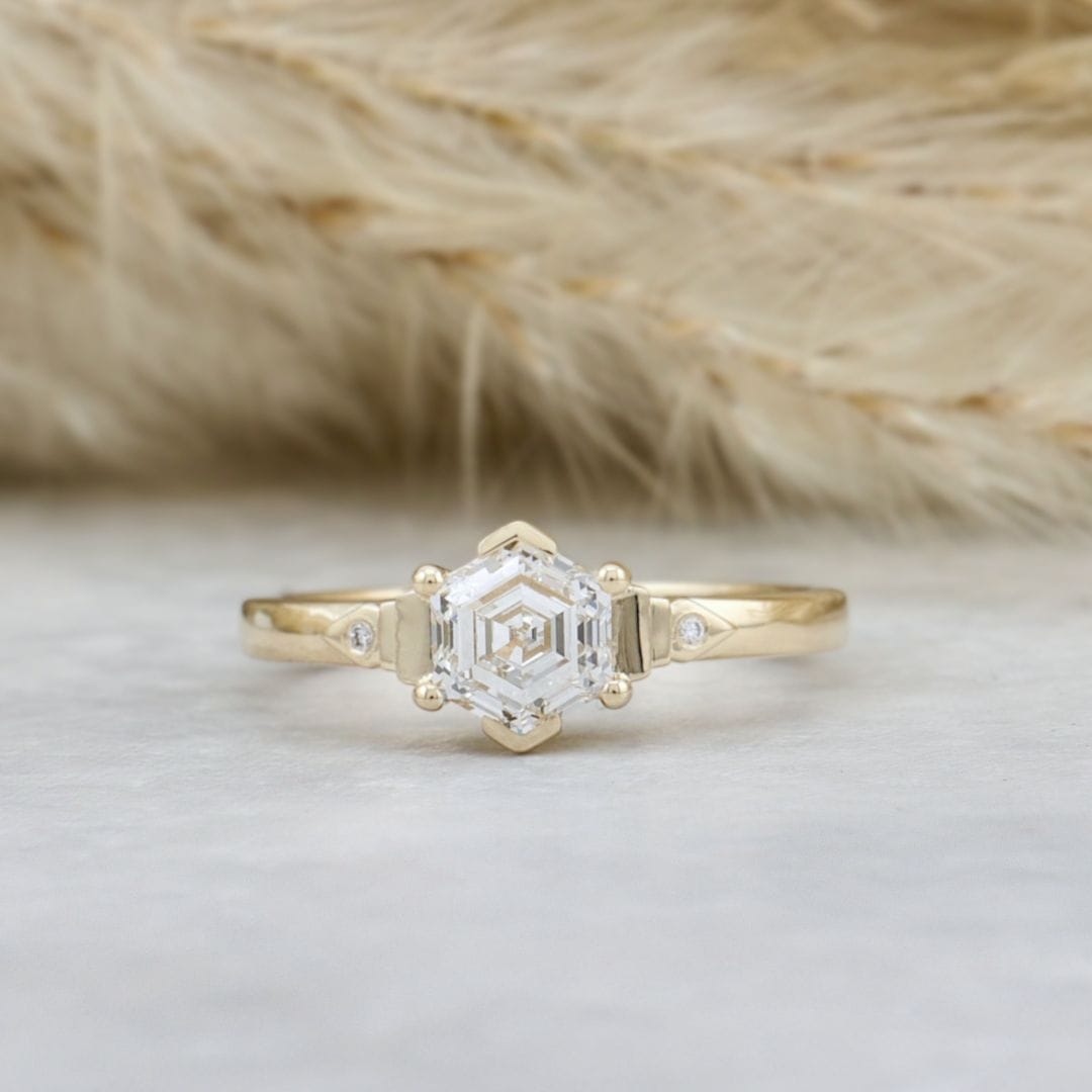 Bague Solitaire Diamant Hexagone 1 ct Mathieu Blanchard Bagues Bague Solitaire Diamant Hexagone 1 ct | Mathieu Blanchard Mathieu Blanchard Joaillerie