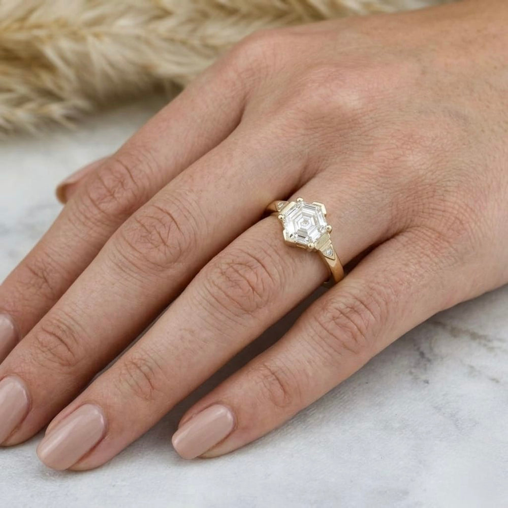 Bague Solitaire Diamant Hexagone 1 ct Mathieu Blanchard Bagues Bague Solitaire Diamant Hexagone 1 ct | Mathieu Blanchard Mathieu Blanchard Joaillerie