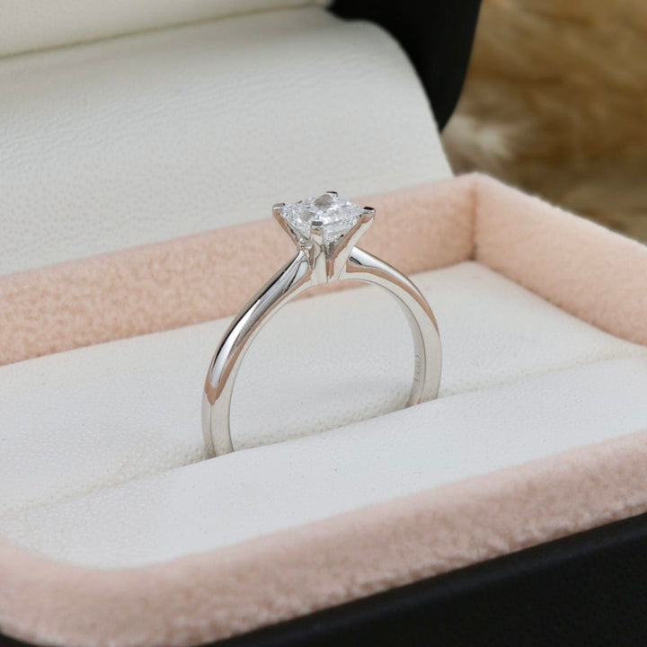 Bague solitaire diamant princesse 0,5 ct Mathieu Blanchard Bagues Solitaire Diamant de laboratoire Princesse 0,5ct | Mathieu Blanchard Mathieu Blanchard Joaillerie