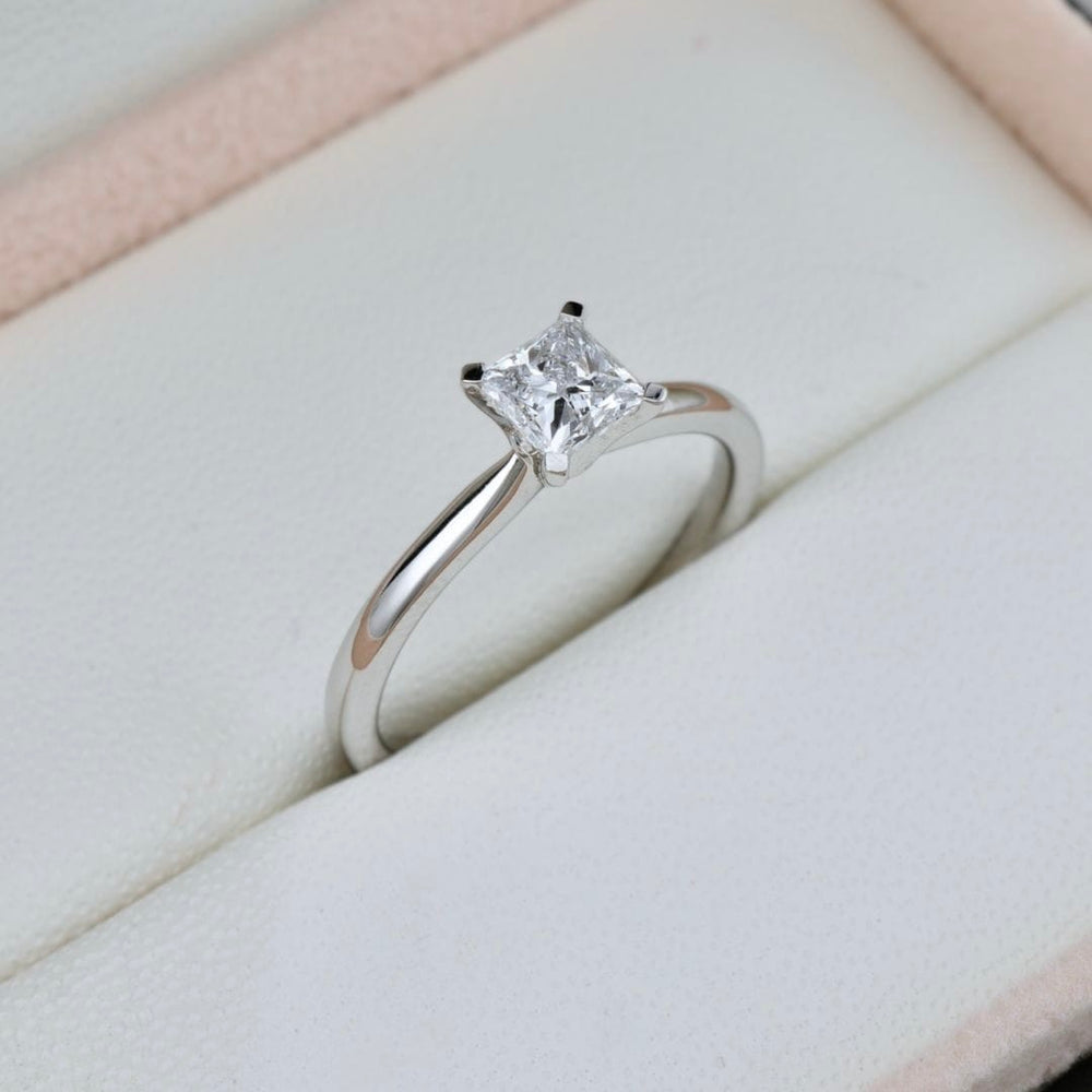 Bague solitaire diamant princesse 0,5 ct Mathieu Blanchard Bagues Solitaire Diamant de laboratoire Princesse 0,5ct | Mathieu Blanchard Mathieu Blanchard Joaillerie