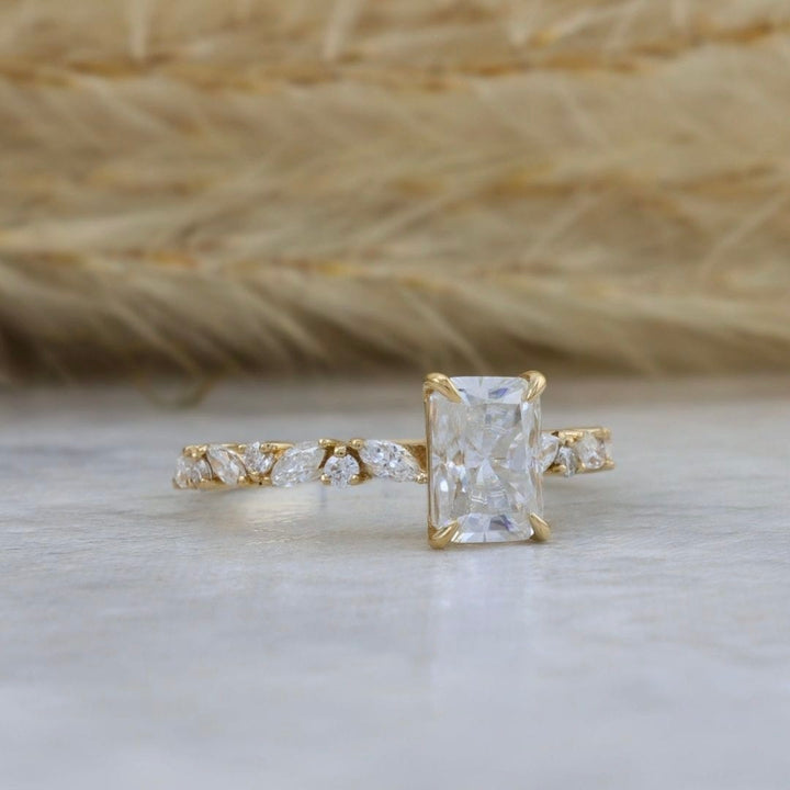 Bague solitaire Diamant Radiant &amp; Marquise Mathieu Blanchard Bagues Bague de fiançailles radiant 1ct &amp; Marquise | Mathieu Blanchard Mathieu Blanchard Joaillerie