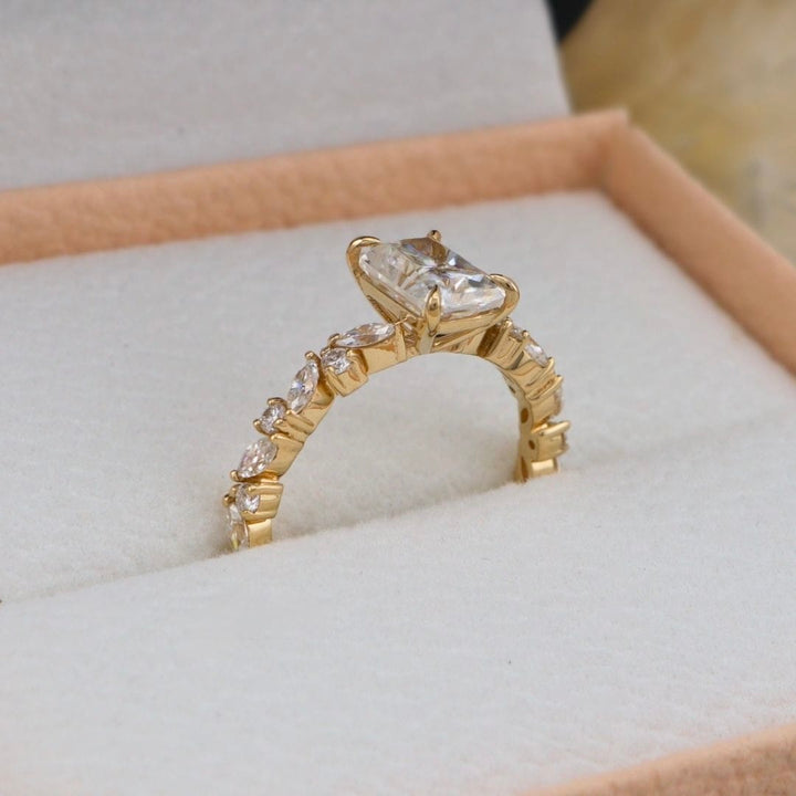 Bague solitaire Diamant Radiant &amp; Marquise Mathieu Blanchard Bagues Bague de fiançailles radiant 1ct &amp; Marquise | Mathieu Blanchard Mathieu Blanchard Joaillerie