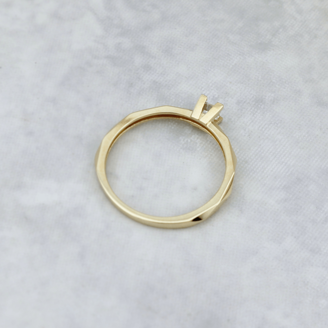 Bague solitaire Facette en or jaune 10K - Bagues Bague solitaire à facettes en or 10K |  Mathieu Blanchard Mathieu Blanchard Joaillerie