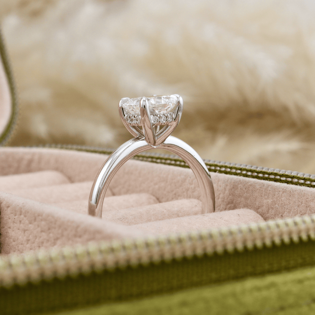 Bague Solitaire Halo Diamant Cushion 1.5 ct Mathieu Blanchard Bagues Bague de fiançailles oval diamant de laboratoire | Mathieu Blanchard Mathieu Blanchard Joaillerie