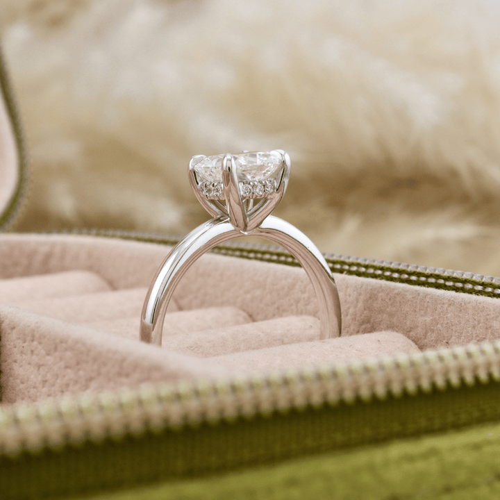 Bague Solitaire Halo Diamant Cushion 1.5 ct Mathieu Blanchard Bagues Bague de fiançailles oval diamant de laboratoire | Mathieu Blanchard Mathieu Blanchard Joaillerie