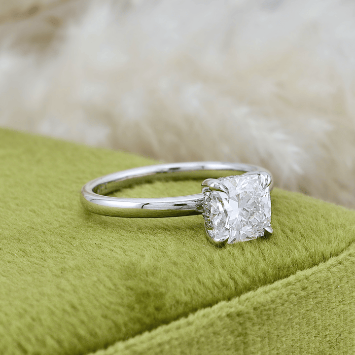 Bague Solitaire Halo Diamant Cushion 1.5 ct Mathieu Blanchard Bagues Bague de fiançailles oval diamant de laboratoire | Mathieu Blanchard Mathieu Blanchard Joaillerie