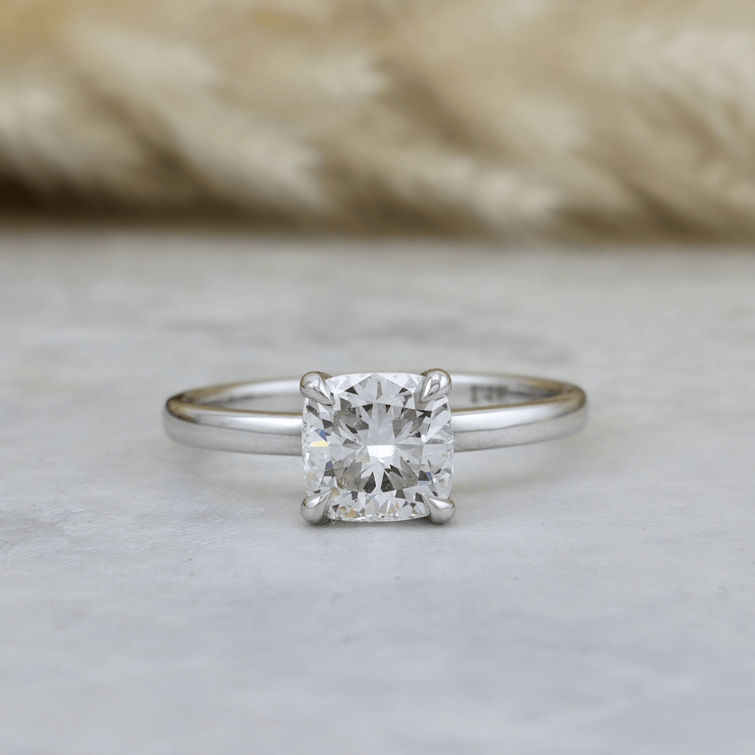 Bague Solitaire Halo Diamant Cushion 1.5 ct Mathieu Blanchard Bagues Bague de fiançailles oval diamant de laboratoire | Mathieu Blanchard Mathieu Blanchard Joaillerie
