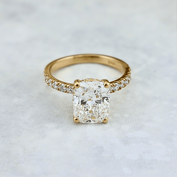 Bague solitaire Halo et diamant cushion 2.5 ct Mathieu Blanchard Bagues Bague de fiançailles Cushion allongé 2.5 ct et halo caché | Mathieu Blanchard Mathieu Blanchard Joaillerie