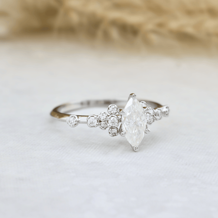 Mathieu Blanchard Bagues Bague solitaire Nuage Marquise en or 10K ou argent sterling et moissanites