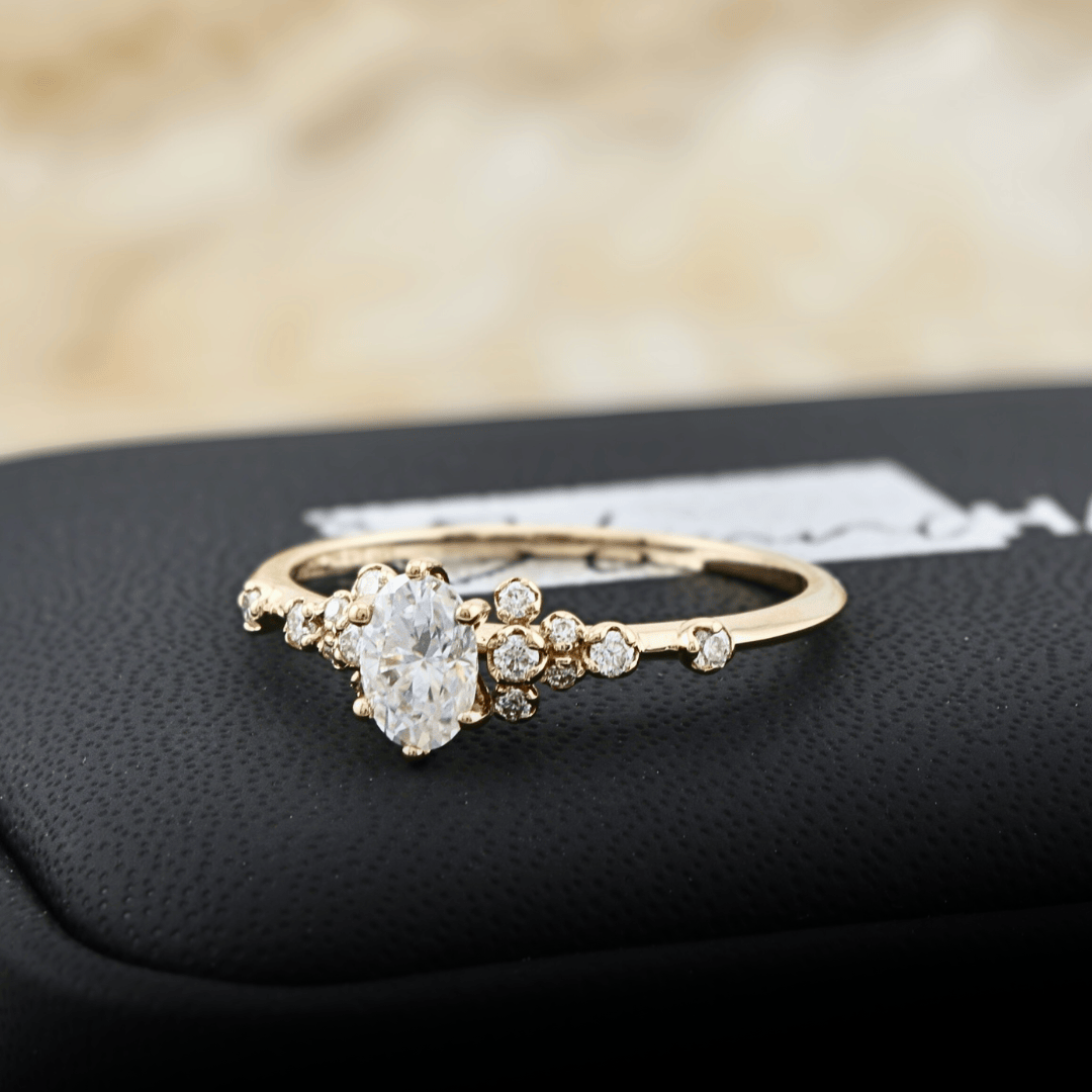 Mathieu Blanchard Bagues Bague solitaire Nuage Ovale en or 10K ou argent sterling et moissanites