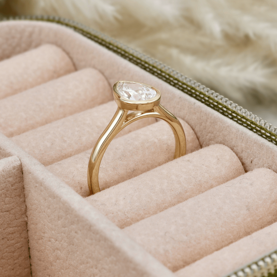 Bague solitaire Poire diamants 1 ct Mathieu Blanchard Bagues Bague solitaire cathédrale diamant poire 1 ct | Mathieu Blanchard Mathieu Blanchard Joaillerie
