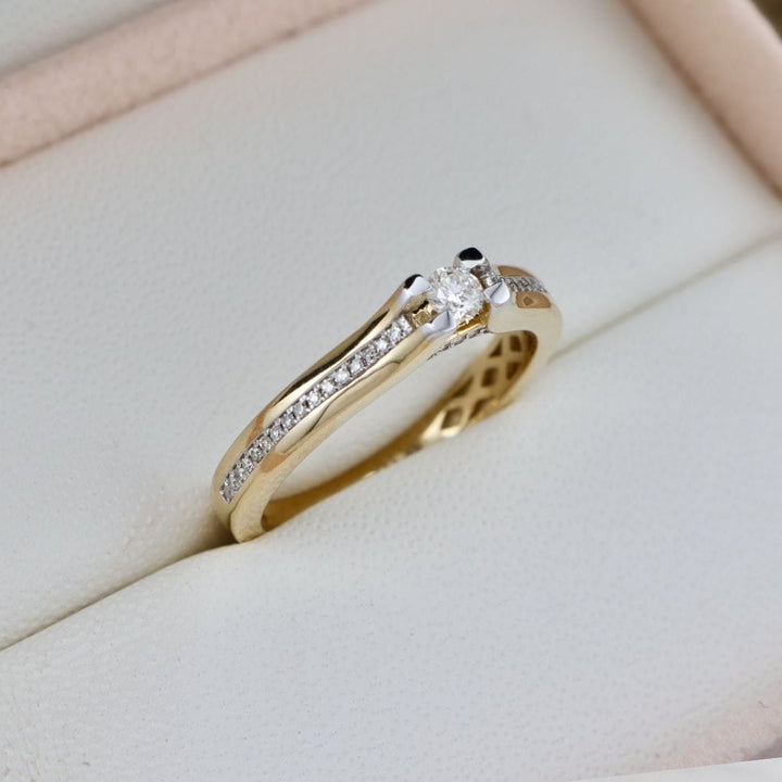 Bague Suspension Halo caché et diamants d’accent Mathieu Blanchard Bagues Bague de fiançailles Suspension — Halo caché et diamants d’accent | Mathieu Blanchard Mathieu Blanchard Joaillerie