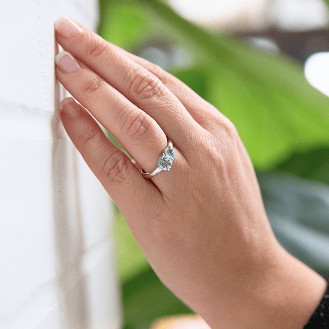 Bague Toi&amp;Moi et topaze en or blanc 14K Mathieu Blanchard Bagues Bague Toi&amp;Moi en or 14K et topaze bleu  1,745 ctw   | Mathieu Blanchard Joaillerie Mathieu Blanchard Joaillerie