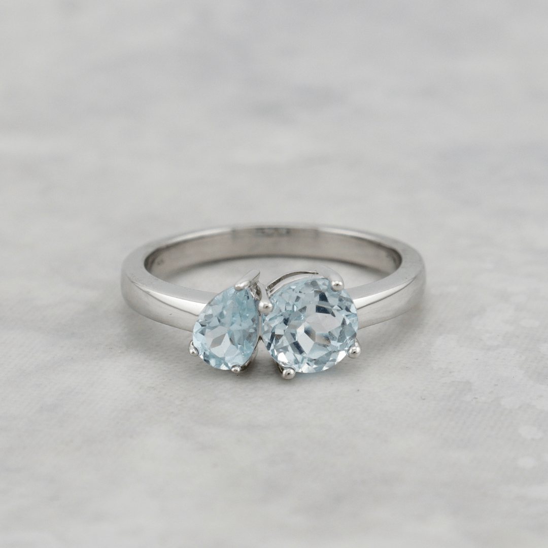 Bague Toi&Moi et topaze en or blanc 14K Mathieu Blanchard Bagues Bague Toi&Moi en or 14K et topaze bleu  1,745 ctw   | Mathieu Blanchard Joaillerie Mathieu Blanchard Joaillerie