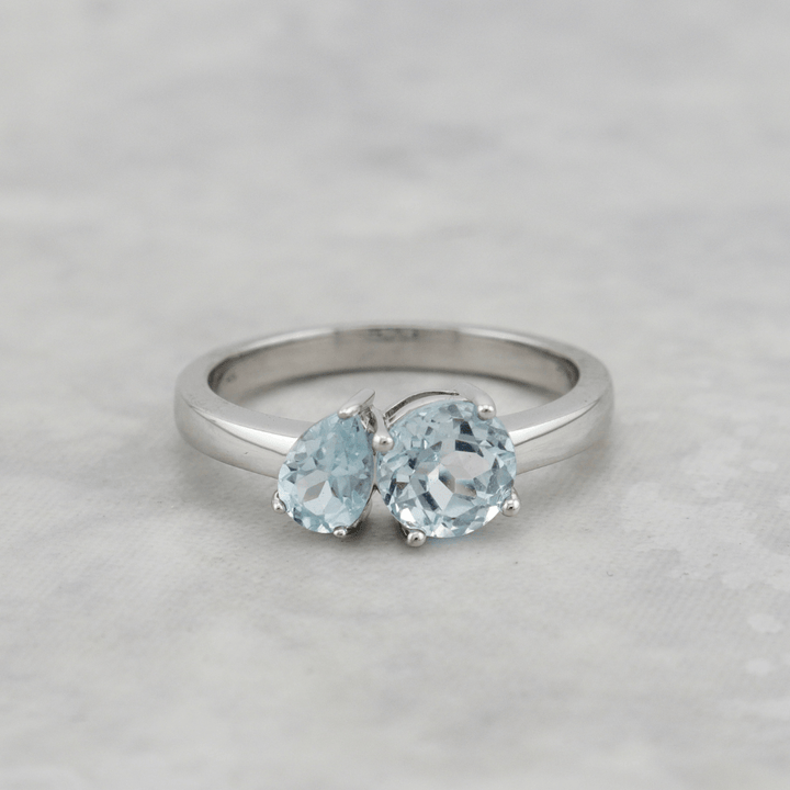Bague Toi&amp;Moi et topaze en or blanc 14K Mathieu Blanchard Bagues Bague Toi&amp;Moi en or 14K et topaze bleu  1,745 ctw   | Mathieu Blanchard Joaillerie Mathieu Blanchard Joaillerie
