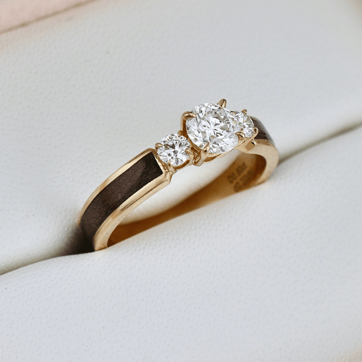 Bague Trinité en bois et diamants 0,80 CTW Mathieu Blanchard Bagues de fiançailles à trois diamants 0,80 CTW et bois, par Mathieu Blanchard Mathieu Blanchard Joaillerie