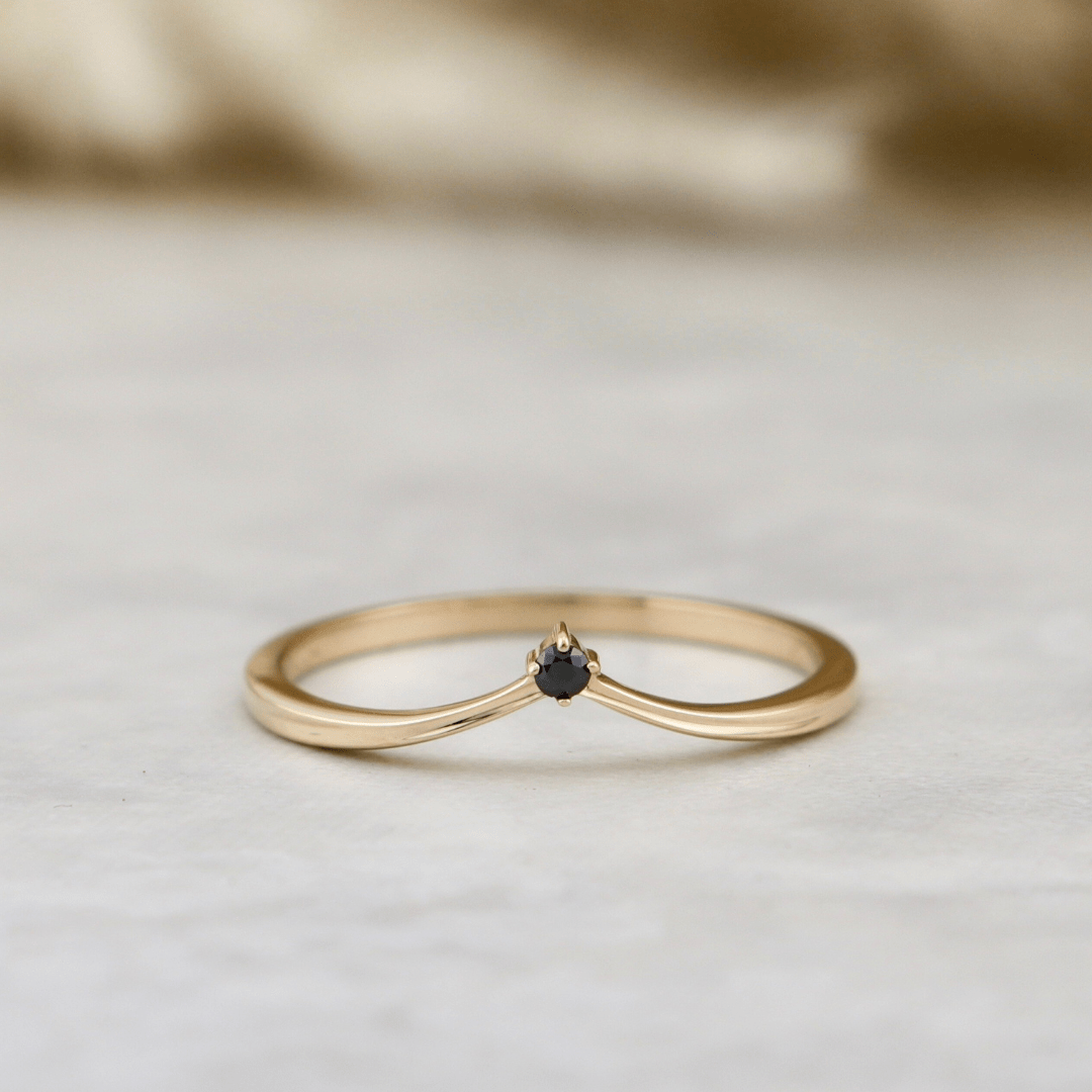 Mathieu Blanchard Bague V en or 14K et saphir noir