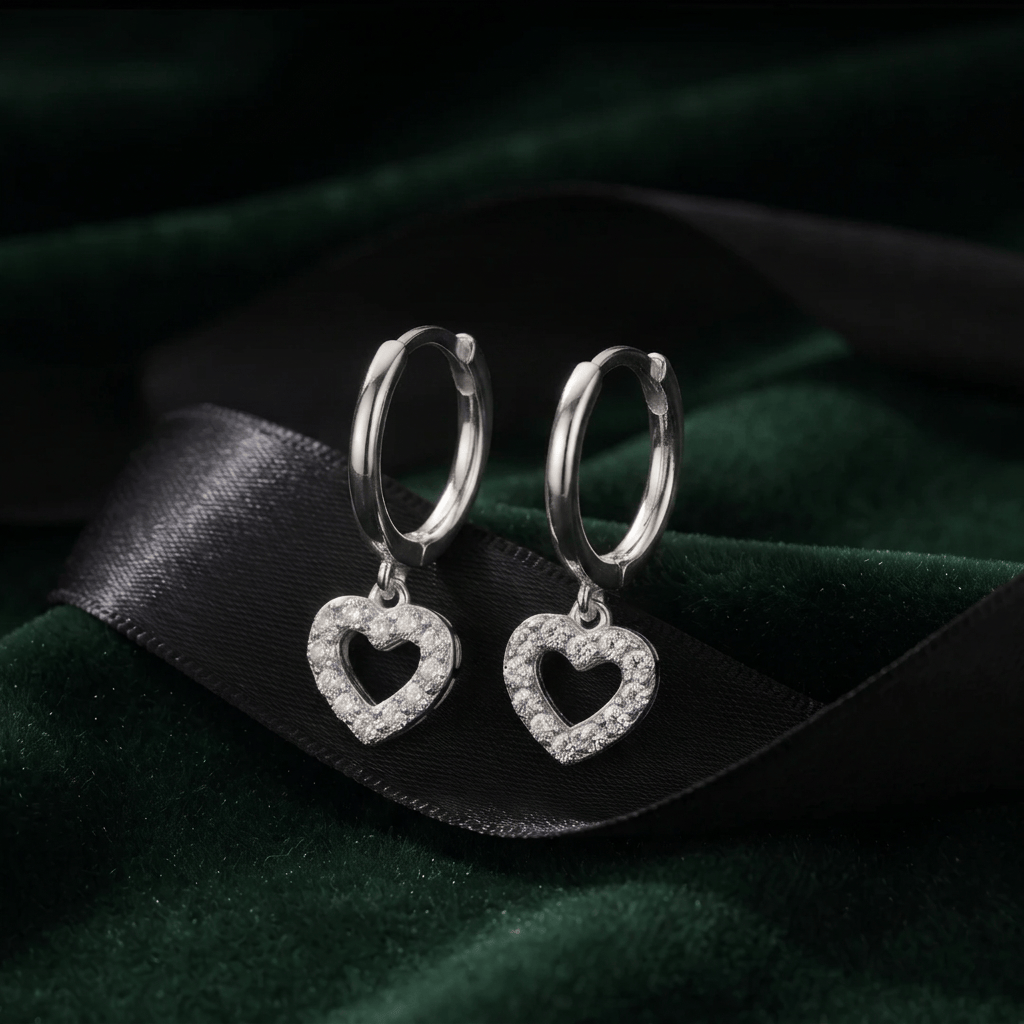 Boucles d'oreilles Huggies Coeur en argent sterling Mathieu Blanchard Boucles d'oreilles Argent sterling PBOAM22152S Boucles d'oreilles Huggies Coeur en argent sterling | Mathieu Blanchard Mathieu Blanchard Joaillerie