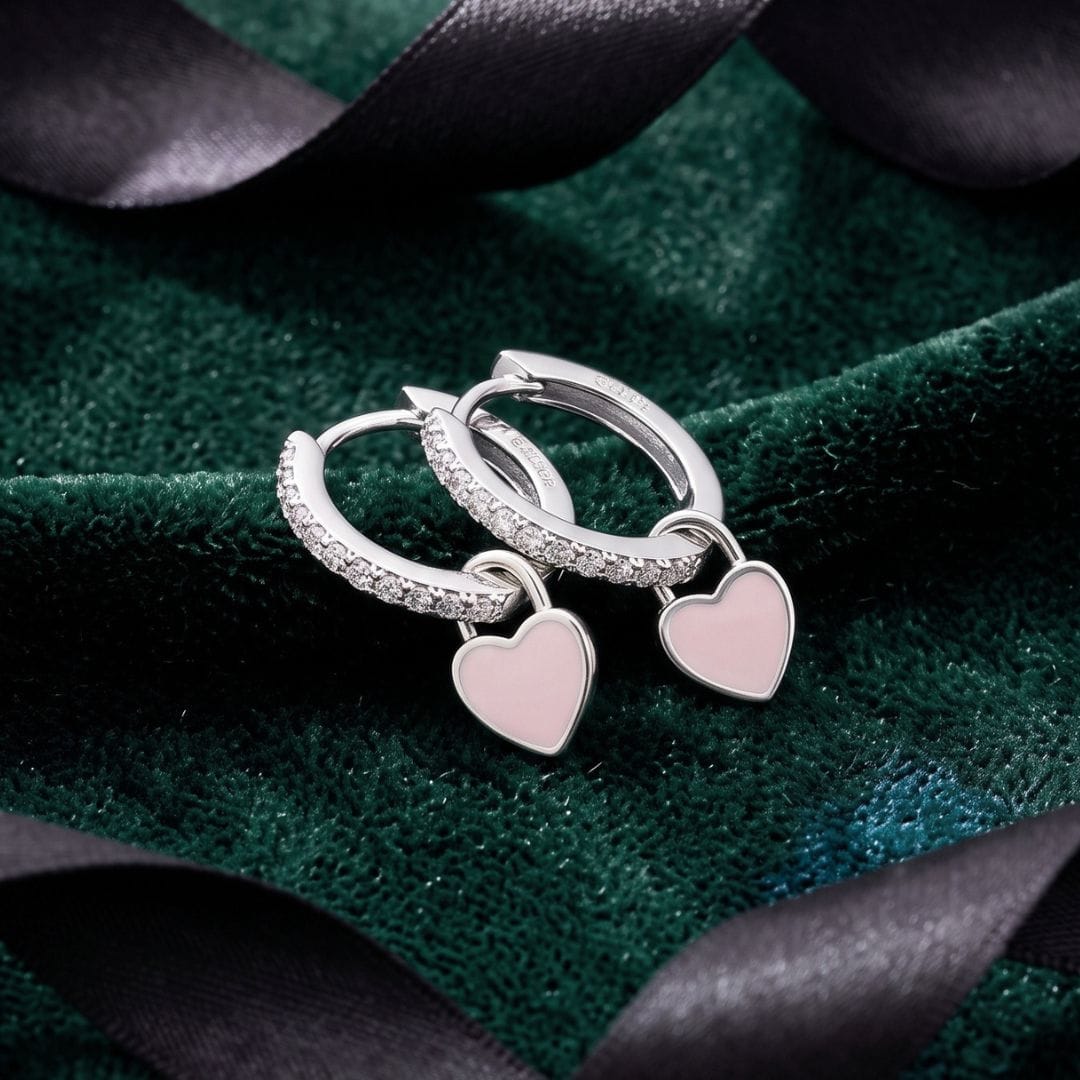 Boucles d'oreilles Huggies Coeur en argent sterling Mathieu Blanchard Boucles d'oreilles Boucles d'oreilles Huggies Coeur en argent sterling | Mathieu Blanchard Mathieu Blanchard Joaillerie