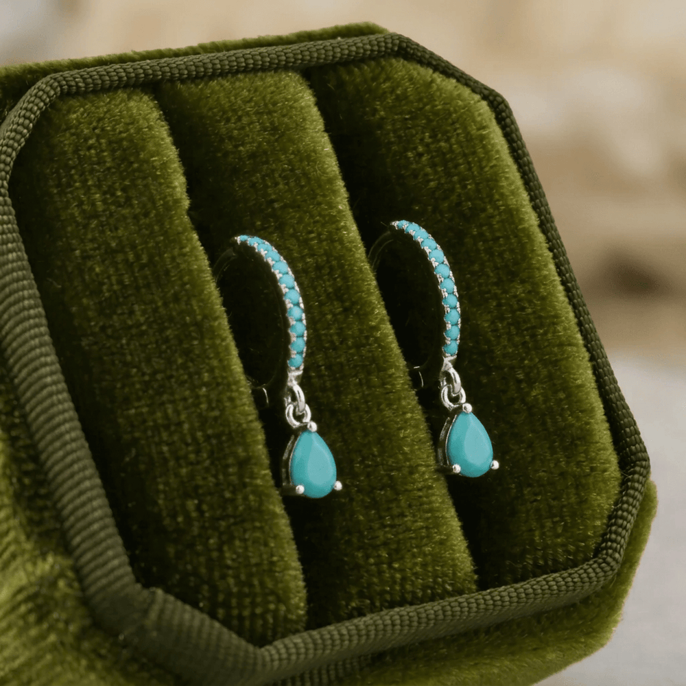 Boucles d'oreilles Huggies Gouttes en argent sterling Mathieu Blanchard Boucles d'oreilles Boucles d'oreilles Huggies Gouttes en argent sterling | Mathieu Blanchard  Mathieu Blanchard Joaillerie