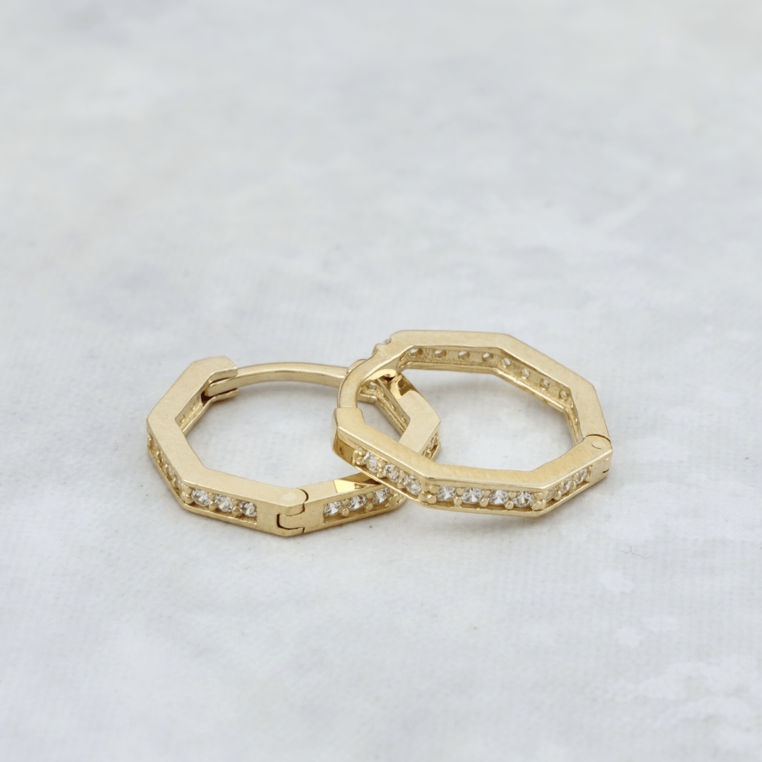 Boucles d'oreilles huggies Heptagone en or jaune 10K - Boucles d'oreilles Or jaune 10K V130-8 Boucles d'oreilles huggies Heptagone en or 10K | Mathieu Blanchard Mathieu Blanchard Joaillerie