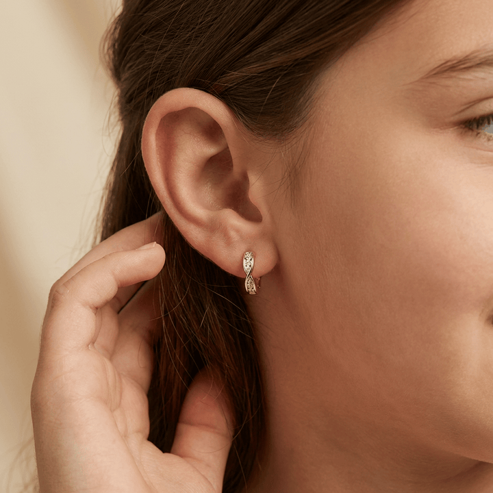 - Boucles d'oreilles Boucles d'oreilles huggies Mini boucle en or 10K