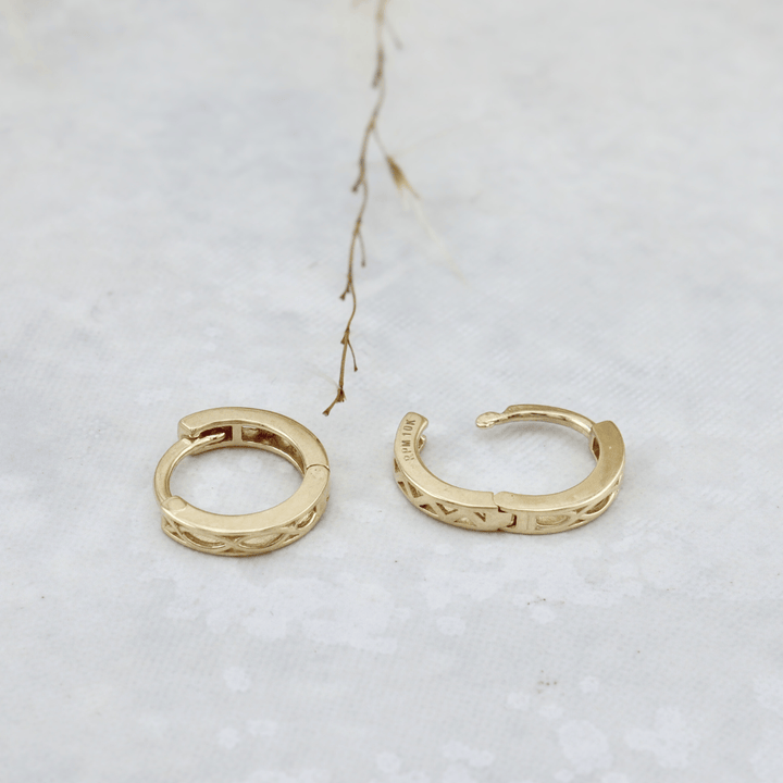 - Boucles d'oreilles Boucles d'oreilles huggies Mini infini en or 10K
