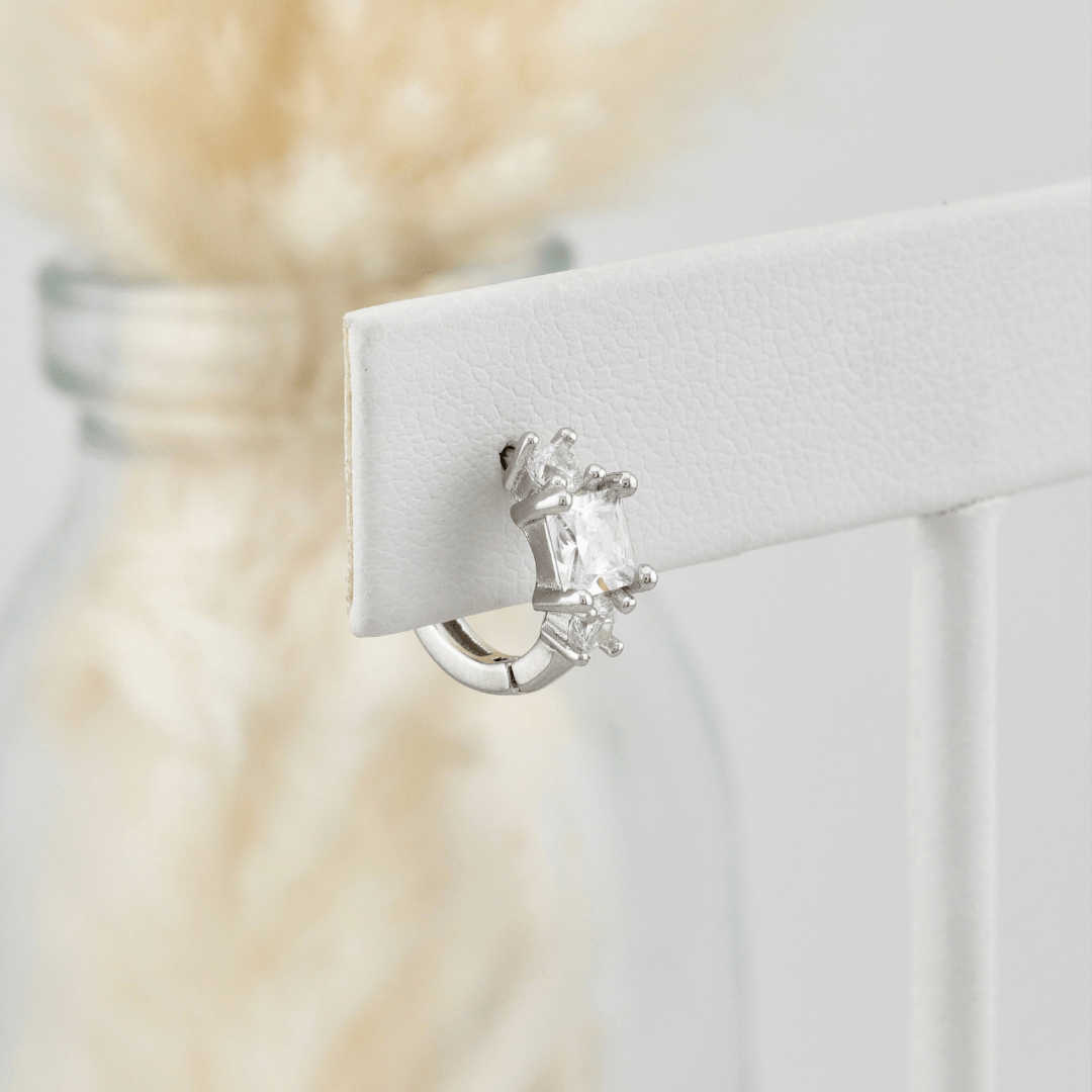 Boucles d'oreilles Huggies Princesse en argent sterling Mathieu Blanchard Boucles d'oreilles Argent sterling PBOAM13029S Boucles d'oreilles Huggies Princesse en argent sterling | Mathieu Blanchard  Mathieu Blanchard Joaillerie