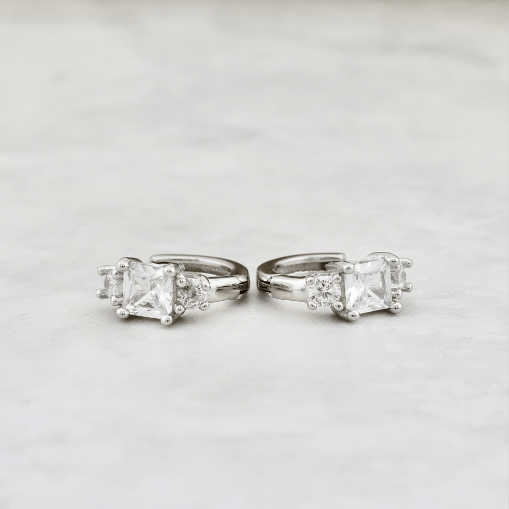 Boucles d'oreilles Huggies Princesse en argent sterling Mathieu Blanchard Boucles d'oreilles Boucles d'oreilles Huggies Princesse en argent sterling | Mathieu Blanchard  Mathieu Blanchard Joaillerie