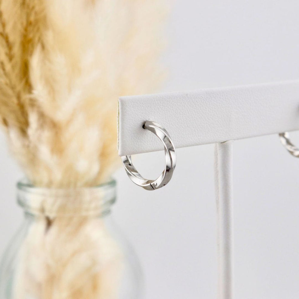 Boucles d'oreilles Huggies Torsade en acier inoxydable Mathieu Blanchard Boucles d'oreilles Acier inoxydable PBOM12918S Boucles d'oreilles Huggies Torsade en acier | Mathieu Blanchard  Mathieu Blanchard Joaillerie