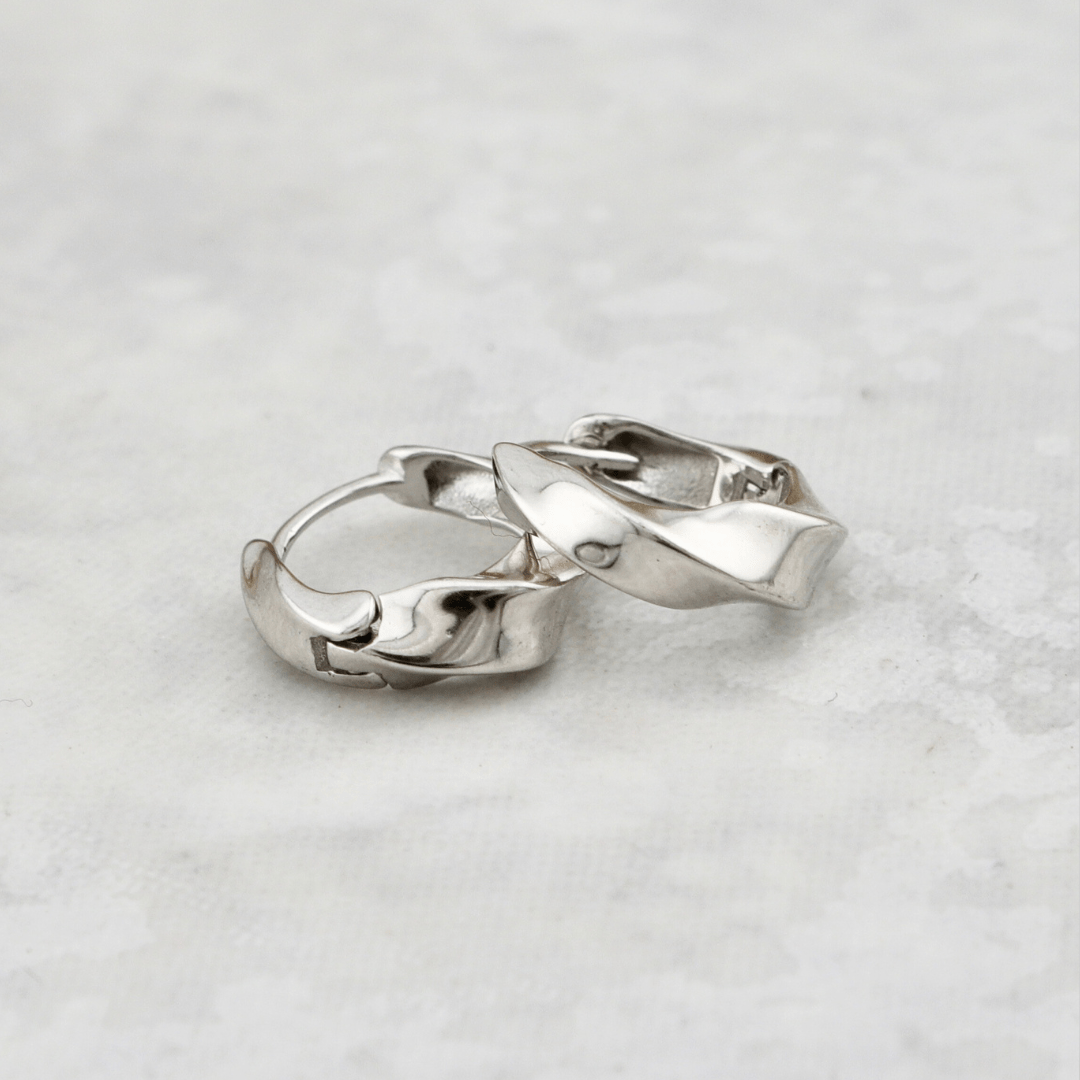 Mathieu Blanchard Boucles d'oreilles Boucles d'oreilles Huggies Torsade en argent sterling