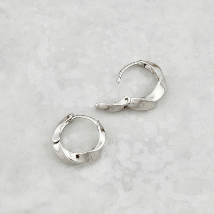 Mathieu Blanchard Boucles d'oreilles Boucles d'oreilles Huggies Torsade en argent sterling